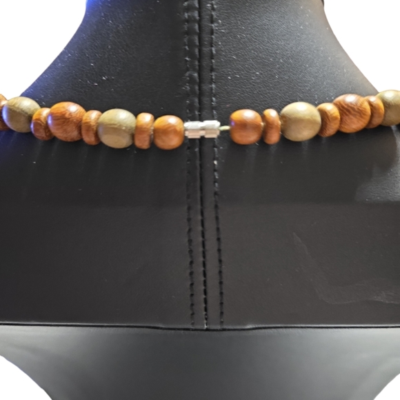 Vintage Simple Handmade Wooden Beaded Necklace L12 - Picture 3 of 3